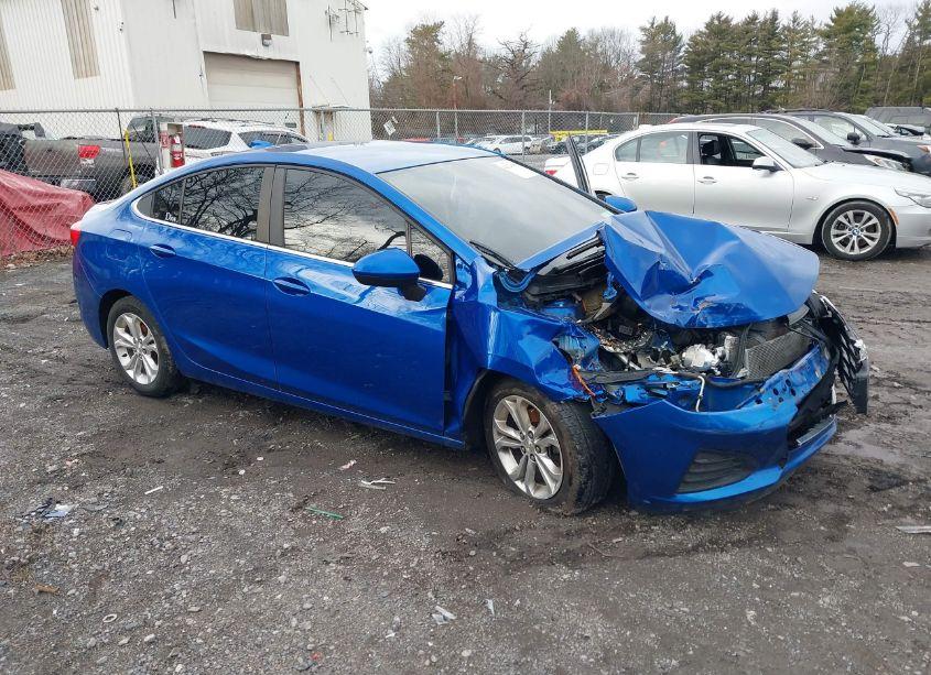 2019 Chevrolet Cruze LT (VIN 1G1BE5SM6K7113767) main photo