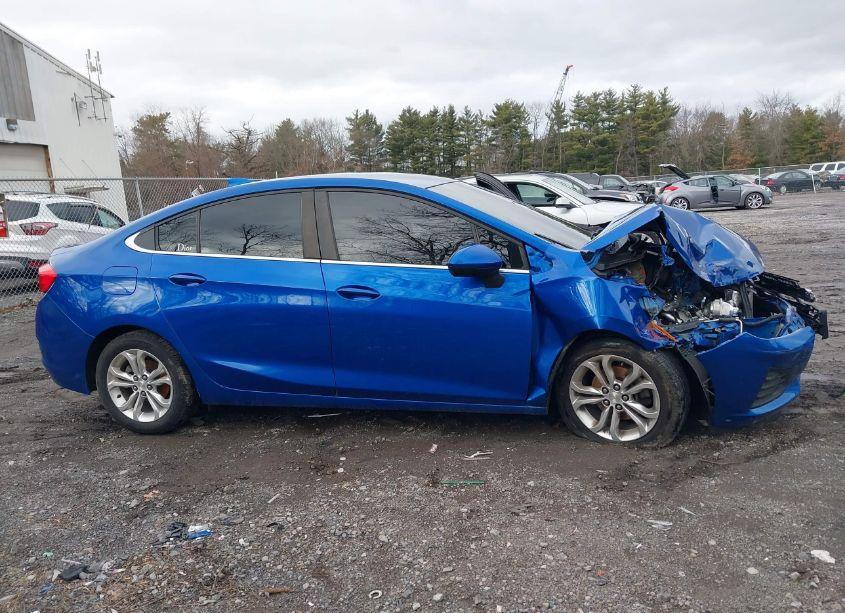Photo 13 of 2019 Chevrolet Cruze LT (VIN 1G1BE5SM6K7113767)