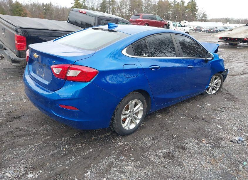 Photo 4 of 2019 Chevrolet Cruze LT (VIN 1G1BE5SM6K7113767)