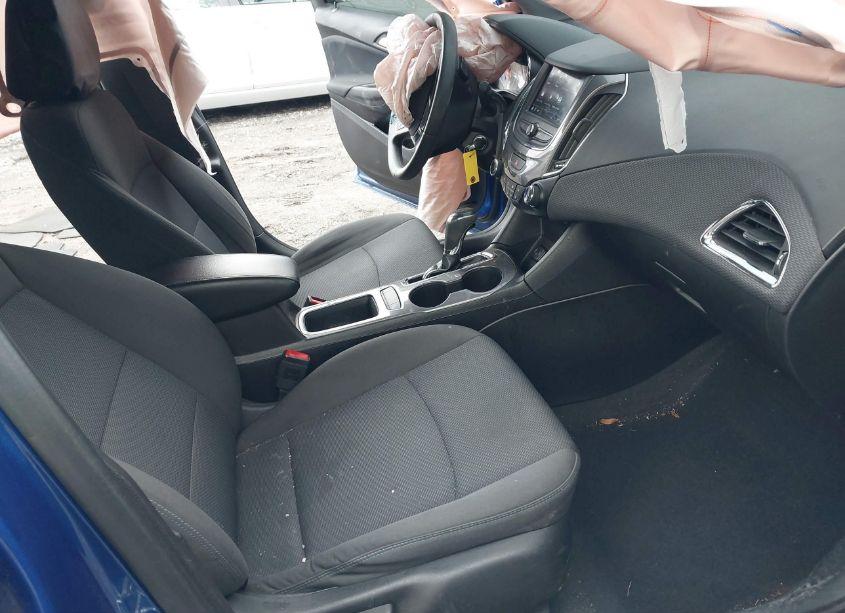 Photo 5 of 2019 Chevrolet Cruze LT (VIN 1G1BE5SM6K7113767)