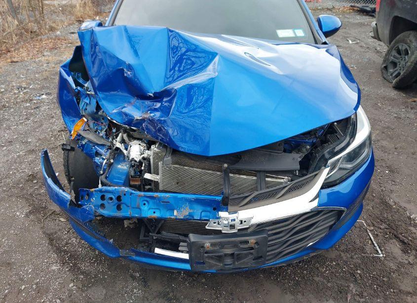 Photo 6 of 2019 Chevrolet Cruze LT (VIN 1G1BE5SM6K7113767)