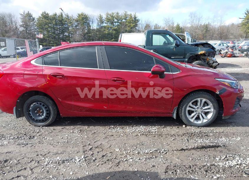 Photo 13 of 2019 Chevrolet Cruze LT (VIN 1G1BE5SM6K7125336)