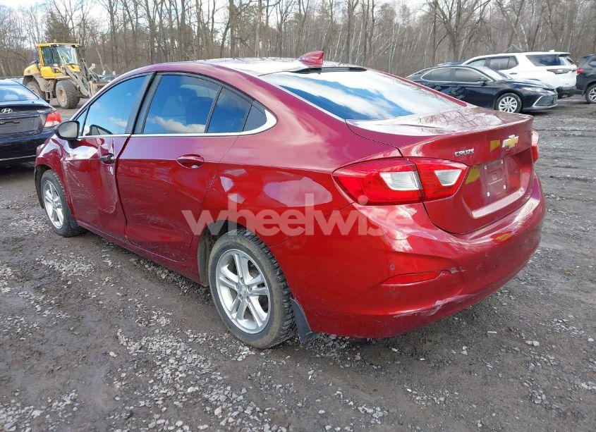 Photo 3 of 2019 Chevrolet Cruze LT (VIN 1G1BE5SM6K7125336)