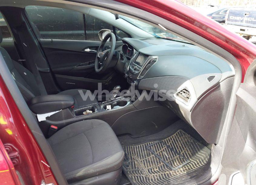 Photo 5 of 2019 Chevrolet Cruze LT (VIN 1G1BE5SM6K7125336)