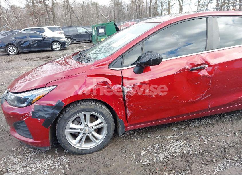 Photo 6 of 2019 Chevrolet Cruze LT (VIN 1G1BE5SM6K7125336)