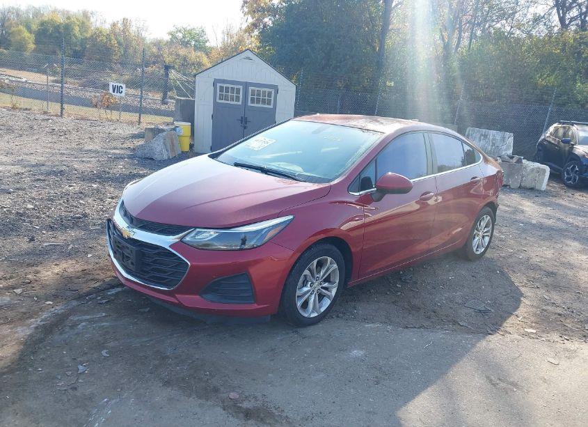 Photo 2 of 2019 Chevrolet Cruze LT (VIN 1G1BE5SM6K7134134)