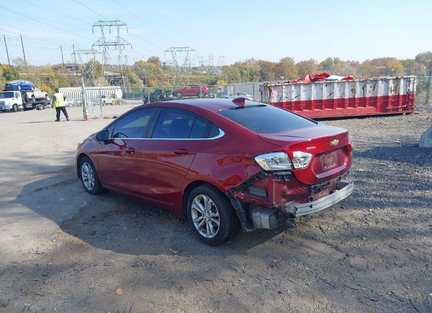Photo 3 of 2019 Chevrolet Cruze LT (VIN 1G1BE5SM6K7134134)