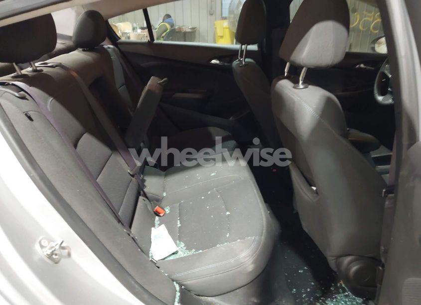 Photo 8 of 2016 Chevrolet Cruze LT AUTO (VIN 1G1BE5SM7G7311846)