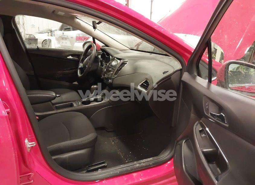 Photo 5 of 2017 Chevrolet Cruze LT AUTO (VIN 1G1BE5SM7H7110448)