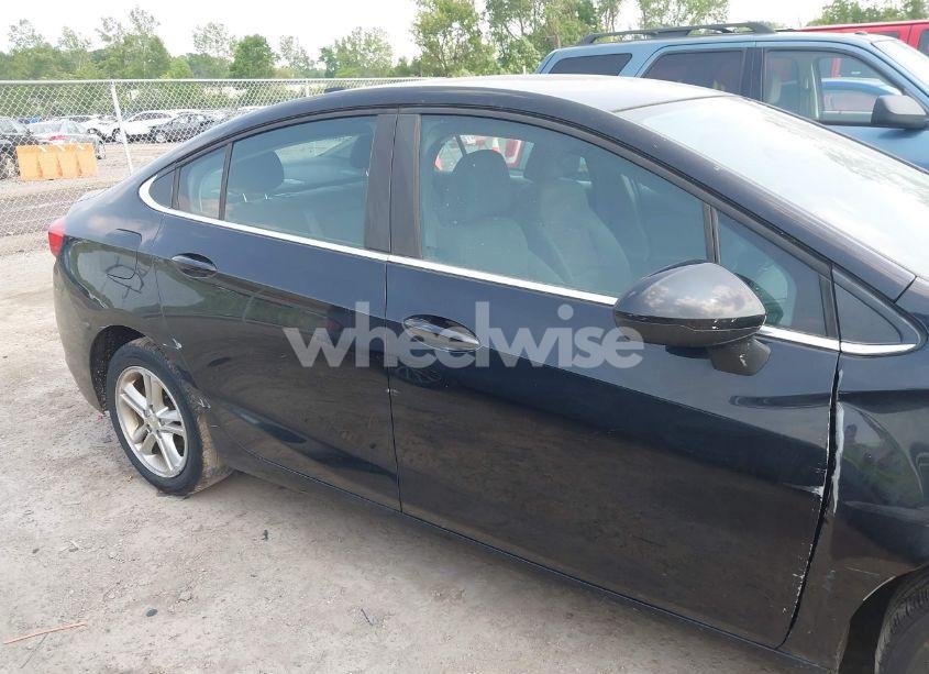 Photo 14 of 2017 Chevrolet Cruze LT AUTO (VIN 1G1BE5SM7H7133924)