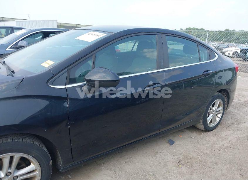 Photo 15 of 2017 Chevrolet Cruze LT AUTO (VIN 1G1BE5SM7H7133924)