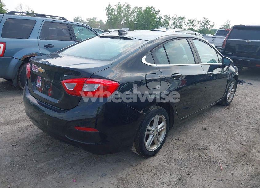 Photo 4 of 2017 Chevrolet Cruze LT AUTO (VIN 1G1BE5SM7H7133924)