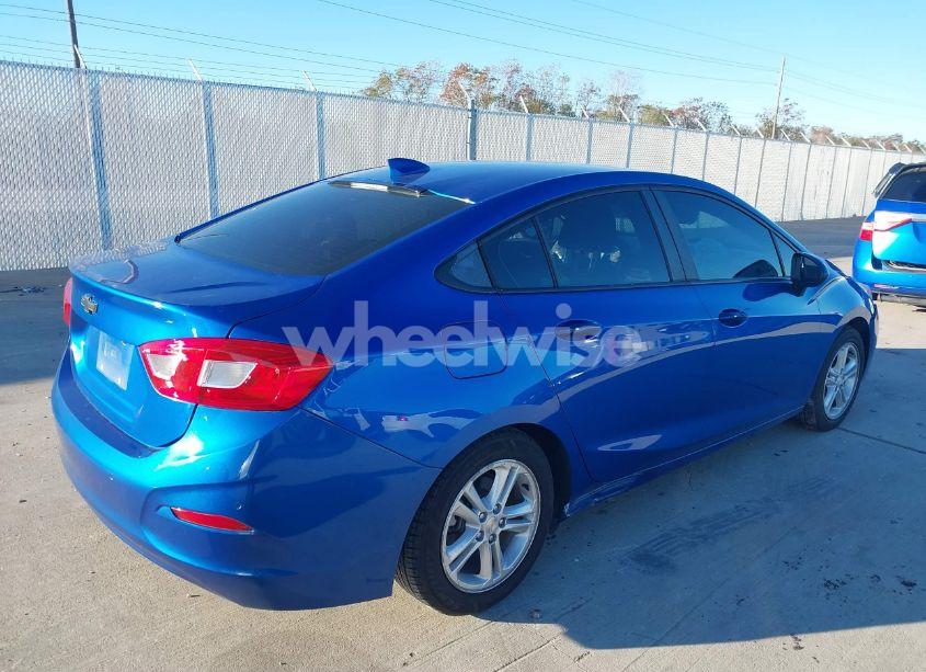 Photo 4 of 2017 Chevrolet Cruze LT AUTO (VIN 1G1BE5SM7H7158113)