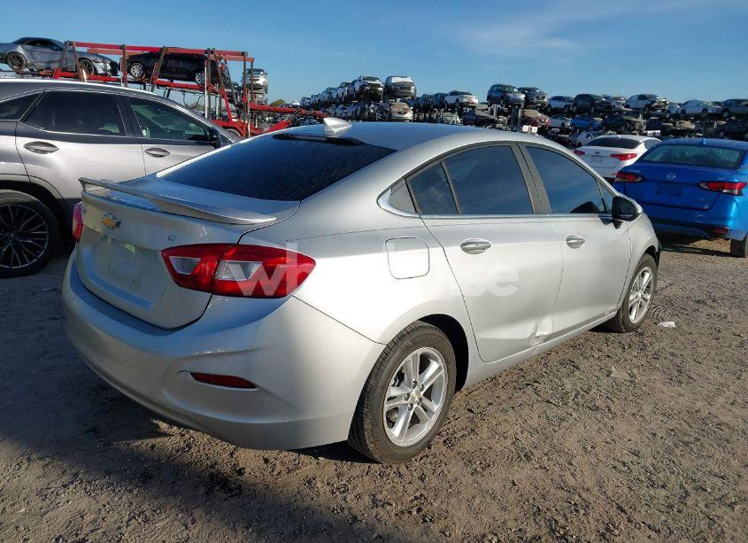 Photo 4 of 2017 Chevrolet Cruze LT AUTO (VIN 1G1BE5SM7H7161612)