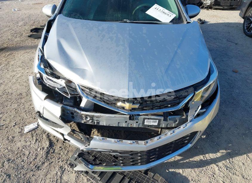 Photo 6 of 2017 Chevrolet Cruze LT AUTO (VIN 1G1BE5SM7H7161612)