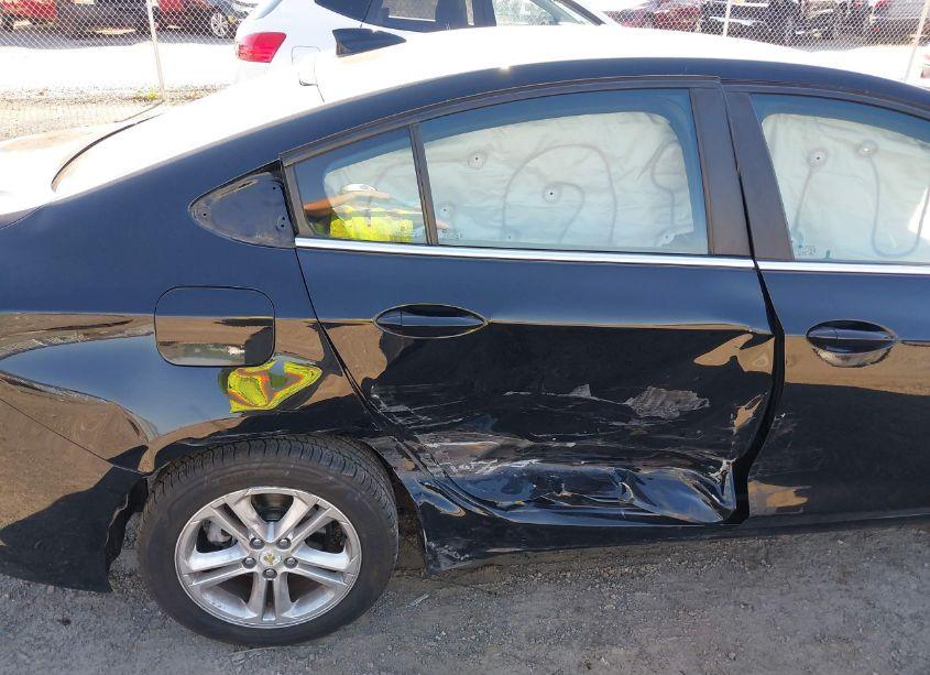 Photo 6 of 2017 Chevrolet Cruze LT AUTO (VIN 1G1BE5SM7H7162534)