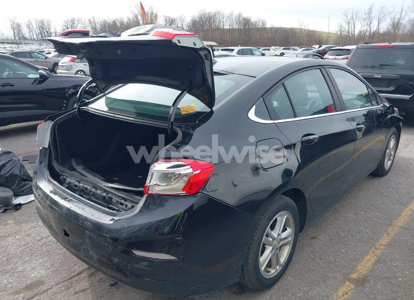 Photo 4 of 2017 Chevrolet Cruze LT AUTO (VIN 1G1BE5SM7H7169001)