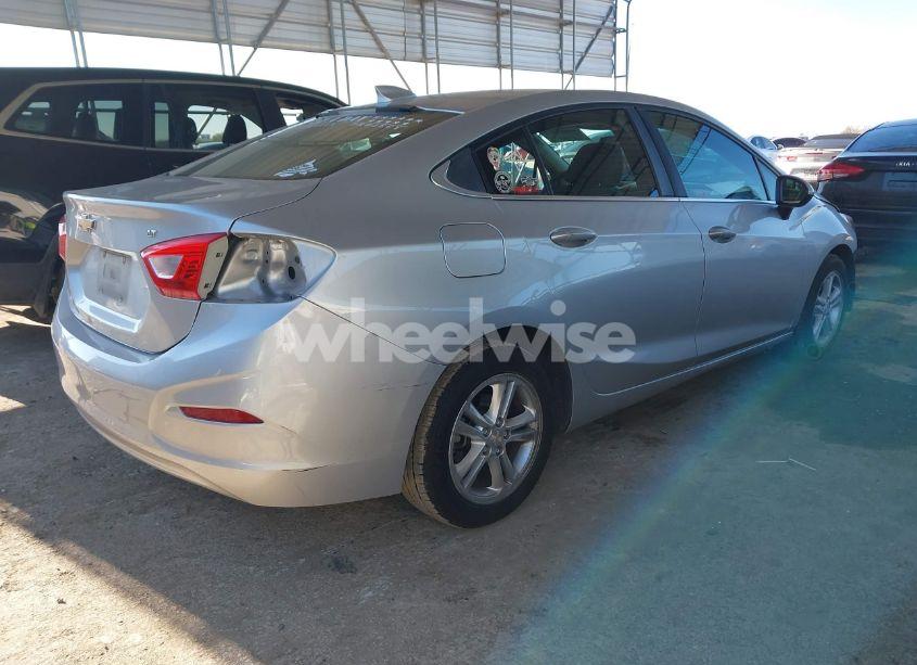 Photo 4 of 2017 Chevrolet Cruze LT AUTO (VIN 1G1BE5SM7H7193461)