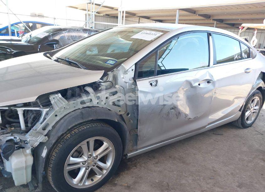 Photo 6 of 2017 Chevrolet Cruze LT AUTO (VIN 1G1BE5SM7H7193461)