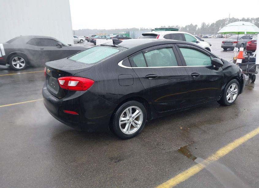 Photo 4 of 2017 Chevrolet Cruze LT AUTO (VIN 1G1BE5SM7H7217886)
