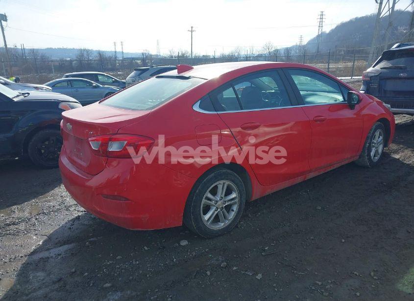 Photo 4 of 2017 Chevrolet Cruze LT AUTO (VIN 1G1BE5SM7H7231397)