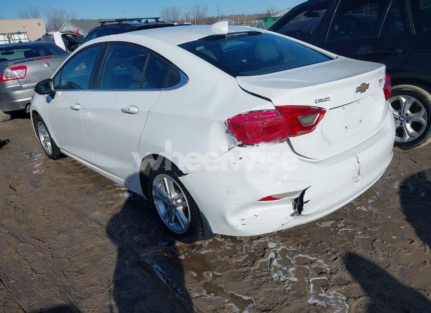 Photo 3 of 2017 Chevrolet Cruze LT AUTO (VIN 1G1BE5SM7H7233702)