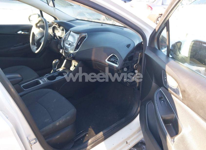 Photo 5 of 2017 Chevrolet Cruze LT AUTO (VIN 1G1BE5SM7H7233702)