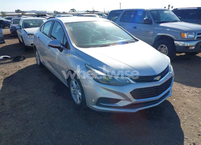 2018 Chevrolet Cruze LT AUTO (VIN 1G1BE5SM7J7106373) main photo
