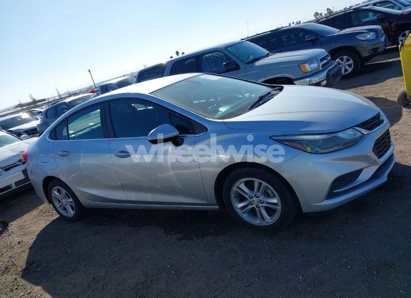 Photo 13 of 2018 Chevrolet Cruze LT AUTO (VIN 1G1BE5SM7J7106373)