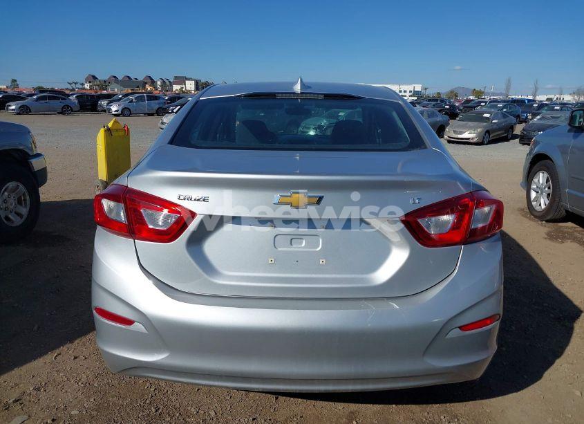 Photo 16 of 2018 Chevrolet Cruze LT AUTO (VIN 1G1BE5SM7J7106373)