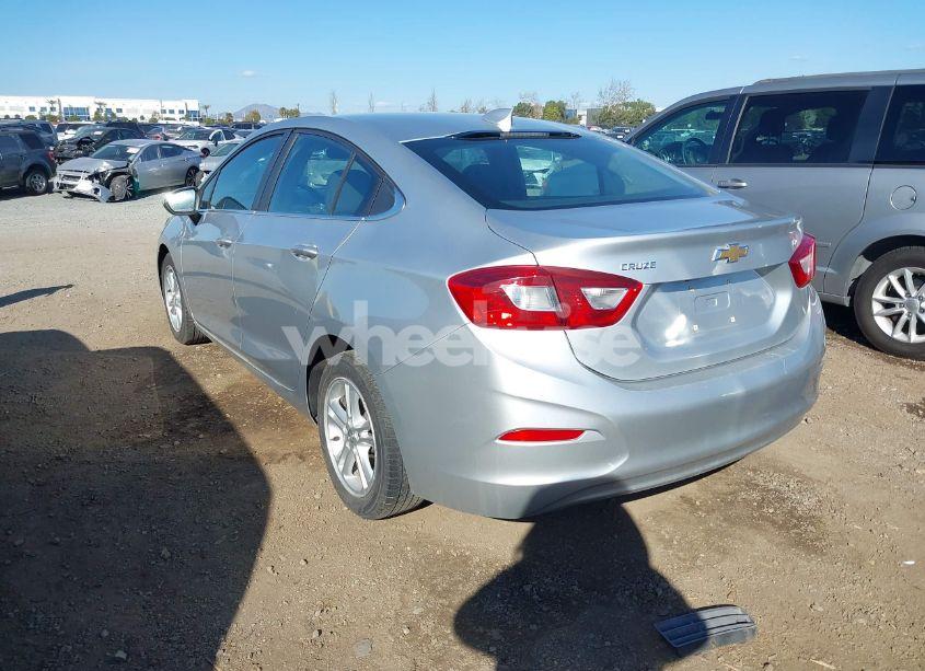 Photo 3 of 2018 Chevrolet Cruze LT AUTO (VIN 1G1BE5SM7J7106373)