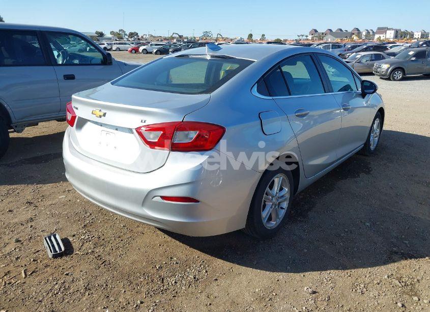 Photo 4 of 2018 Chevrolet Cruze LT AUTO (VIN 1G1BE5SM7J7106373)