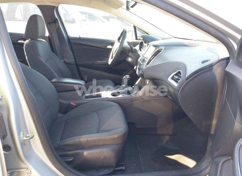 Photo 5 of 2018 Chevrolet Cruze LT AUTO (VIN 1G1BE5SM7J7106373)