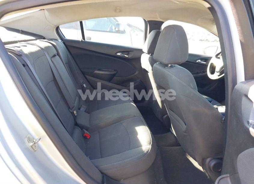 Photo 8 of 2018 Chevrolet Cruze LT AUTO (VIN 1G1BE5SM7J7106373)