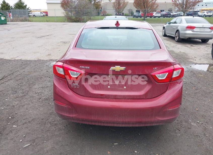 Photo 16 of 2018 Chevrolet Cruze LT AUTO (VIN 1G1BE5SM7J7110620)