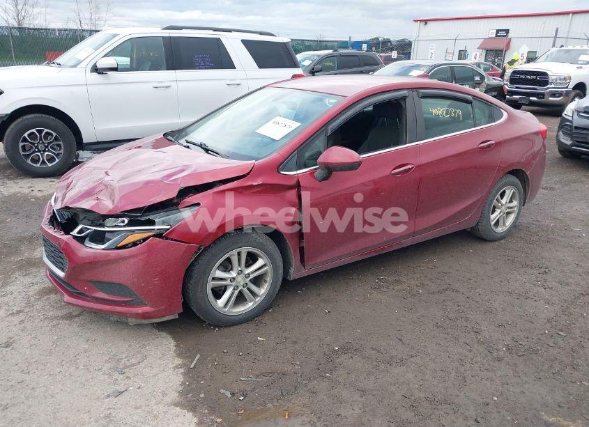 Photo 2 of 2018 Chevrolet Cruze LT AUTO (VIN 1G1BE5SM7J7110620)