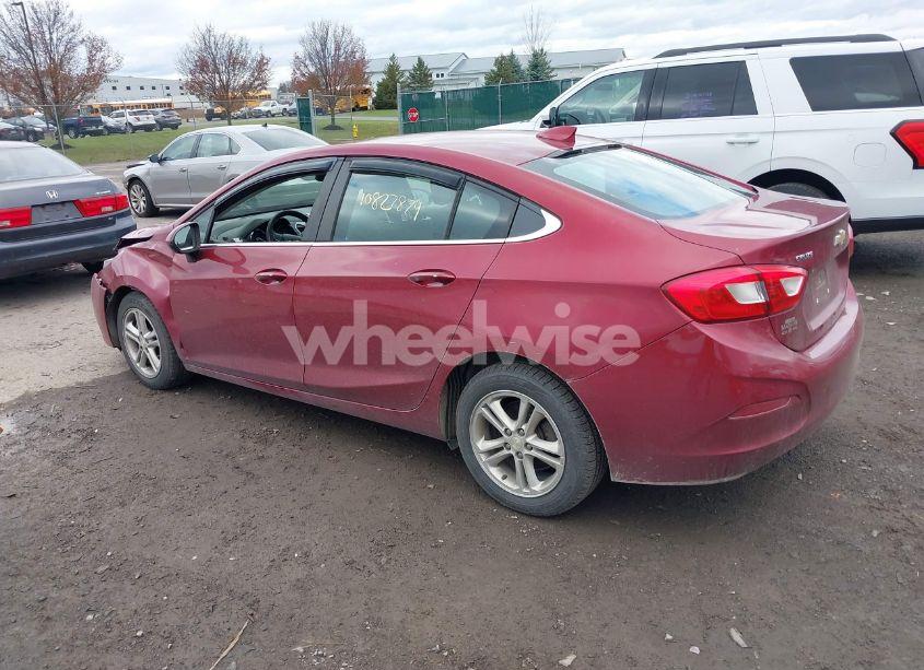 Photo 3 of 2018 Chevrolet Cruze LT AUTO (VIN 1G1BE5SM7J7110620)