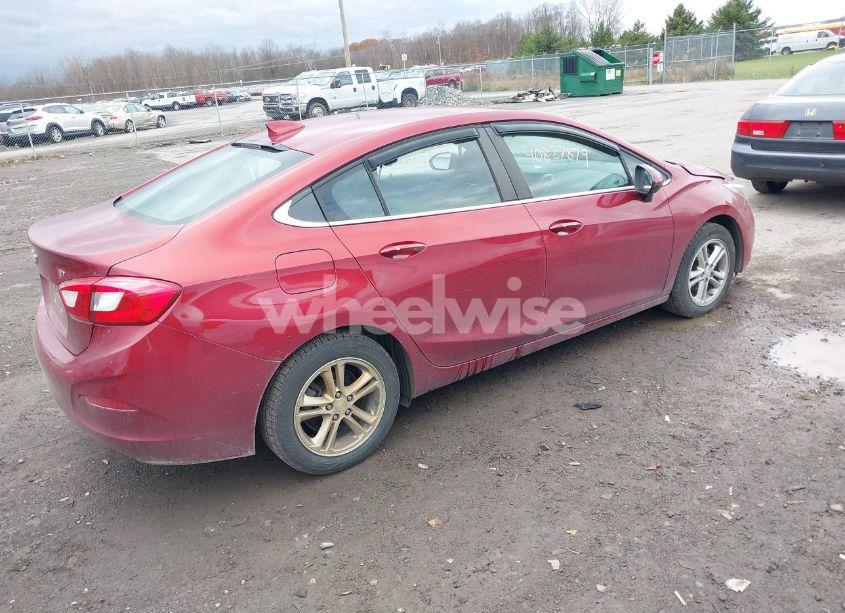 Photo 4 of 2018 Chevrolet Cruze LT AUTO (VIN 1G1BE5SM7J7110620)