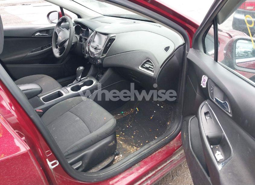 Photo 5 of 2018 Chevrolet Cruze LT AUTO (VIN 1G1BE5SM7J7110620)