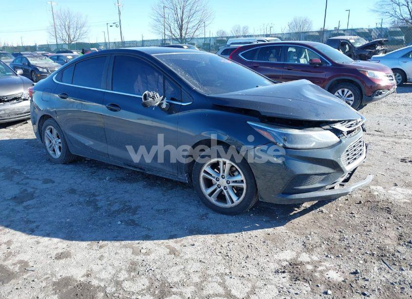 2018 Chevrolet Cruze LT AUTO (VIN 1G1BE5SM7J7115039) main photo