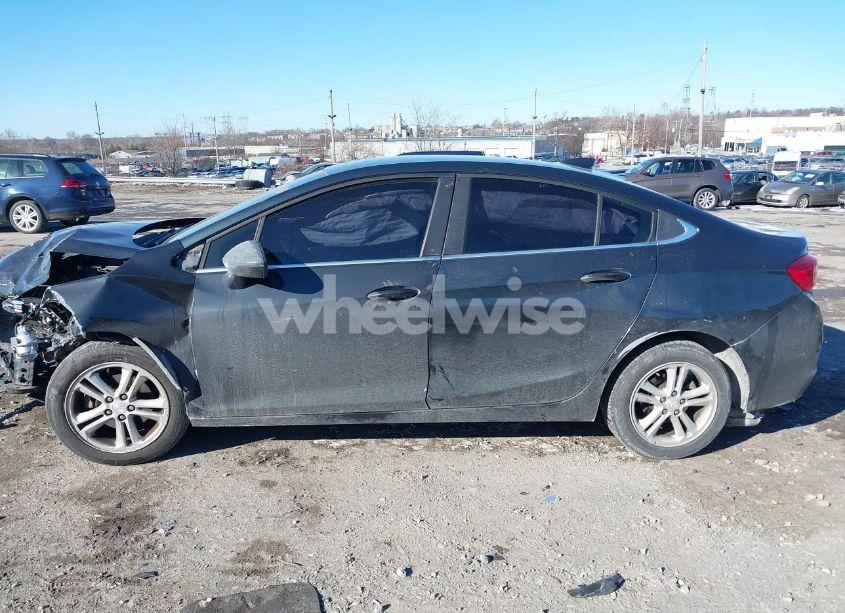 Photo 14 of 2018 Chevrolet Cruze LT AUTO (VIN 1G1BE5SM7J7115039)