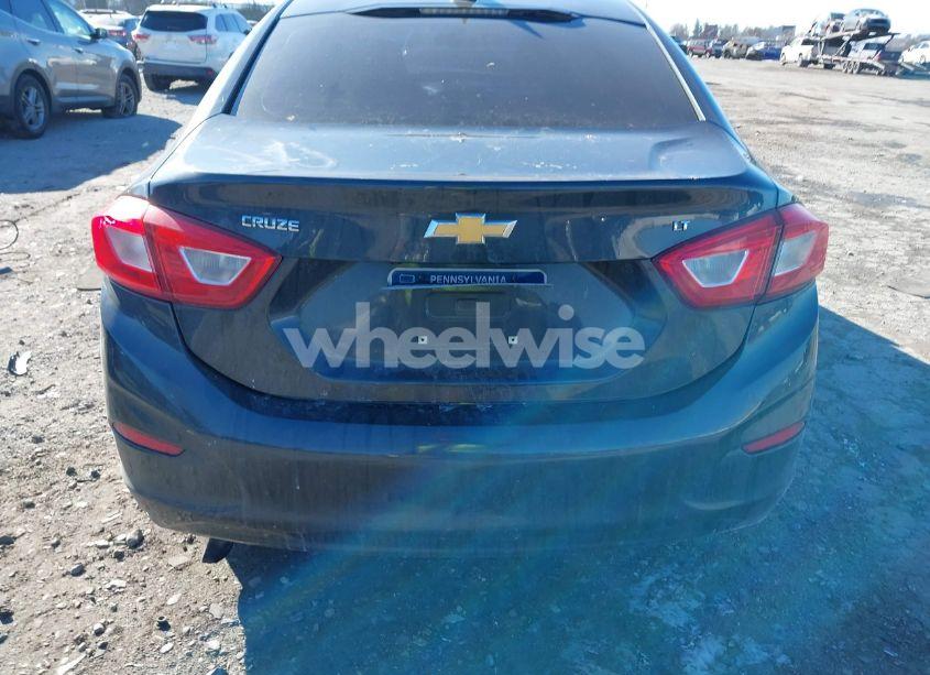 Photo 16 of 2018 Chevrolet Cruze LT AUTO (VIN 1G1BE5SM7J7115039)