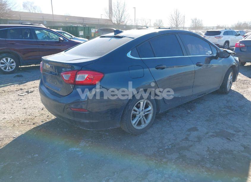 Photo 4 of 2018 Chevrolet Cruze LT AUTO (VIN 1G1BE5SM7J7115039)