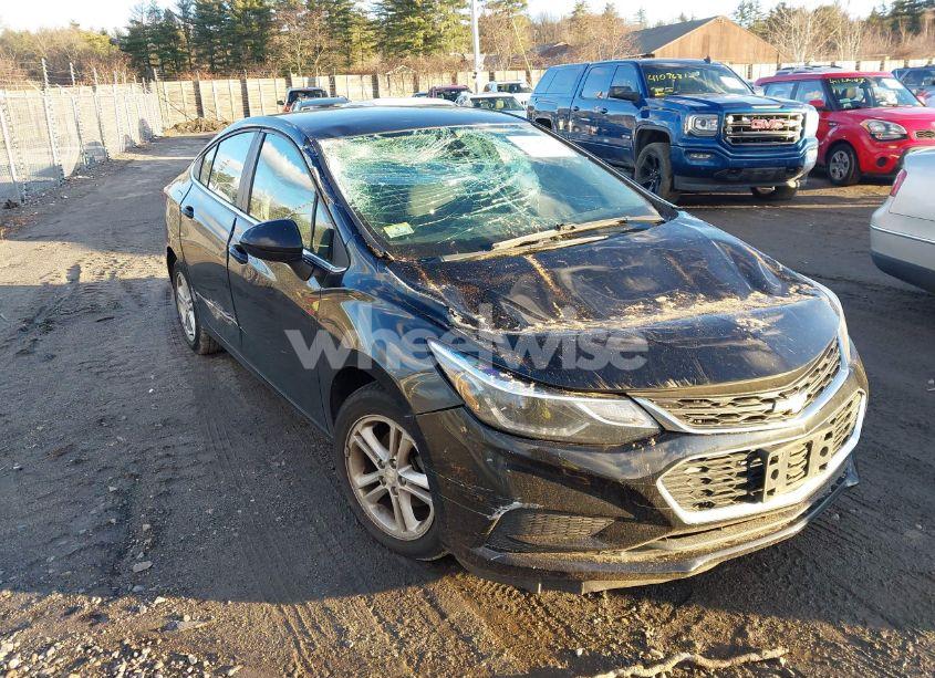 2018 Chevrolet Cruze LT AUTO (VIN 1G1BE5SM7J7122105) main photo