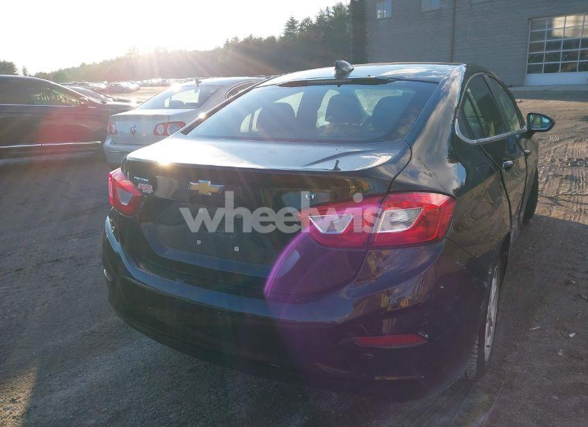 Photo 16 of 2018 Chevrolet Cruze LT AUTO (VIN 1G1BE5SM7J7122105)