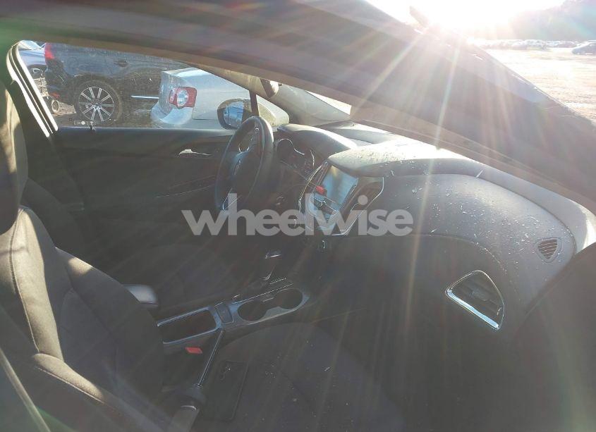 Photo 5 of 2018 Chevrolet Cruze LT AUTO (VIN 1G1BE5SM7J7122105)