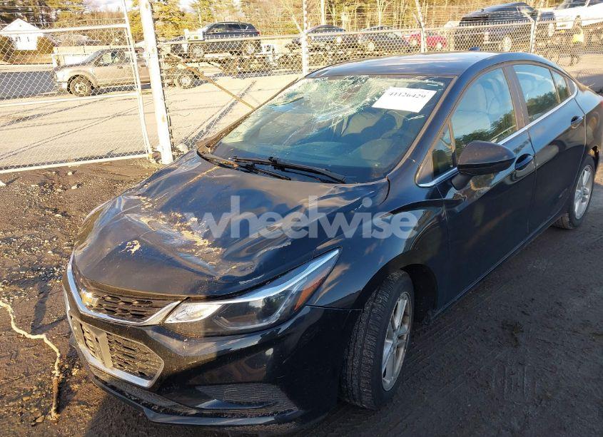 Photo 6 of 2018 Chevrolet Cruze LT AUTO (VIN 1G1BE5SM7J7122105)