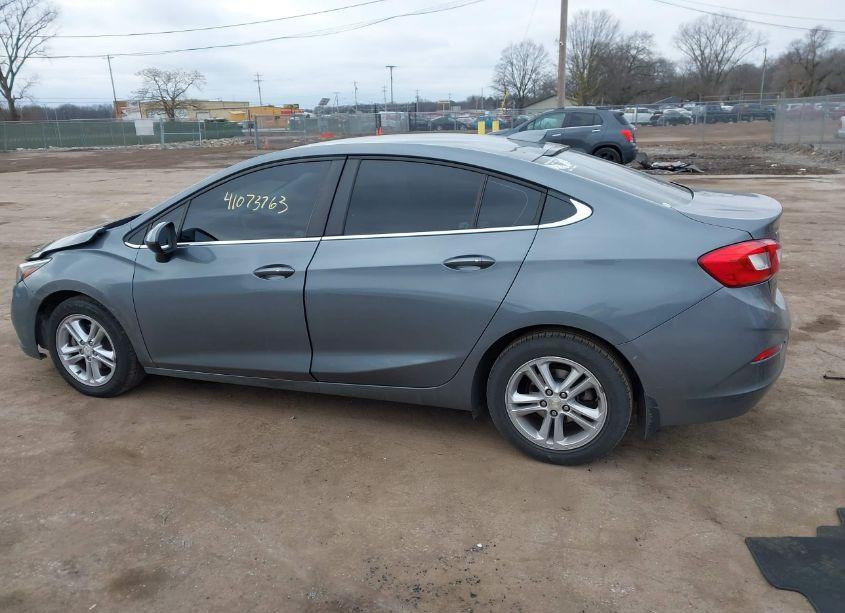 Photo 14 of 2018 Chevrolet Cruze LT AUTO (VIN 1G1BE5SM7J7125943)