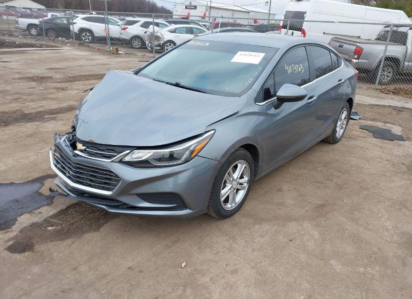 Photo 2 of 2018 Chevrolet Cruze LT AUTO (VIN 1G1BE5SM7J7125943)