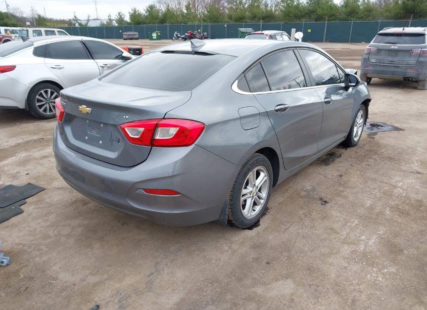 Photo 4 of 2018 Chevrolet Cruze LT AUTO (VIN 1G1BE5SM7J7125943)